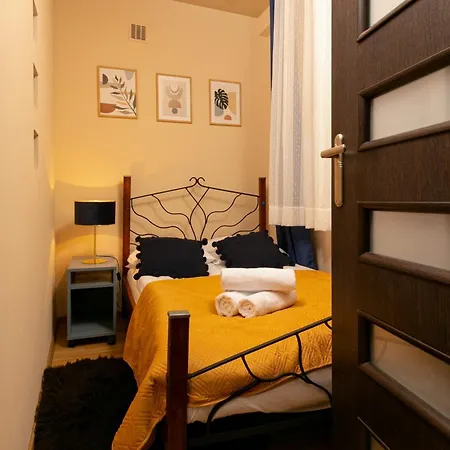 Wola With Balcony & Close To Metro By Renters * Warszawa